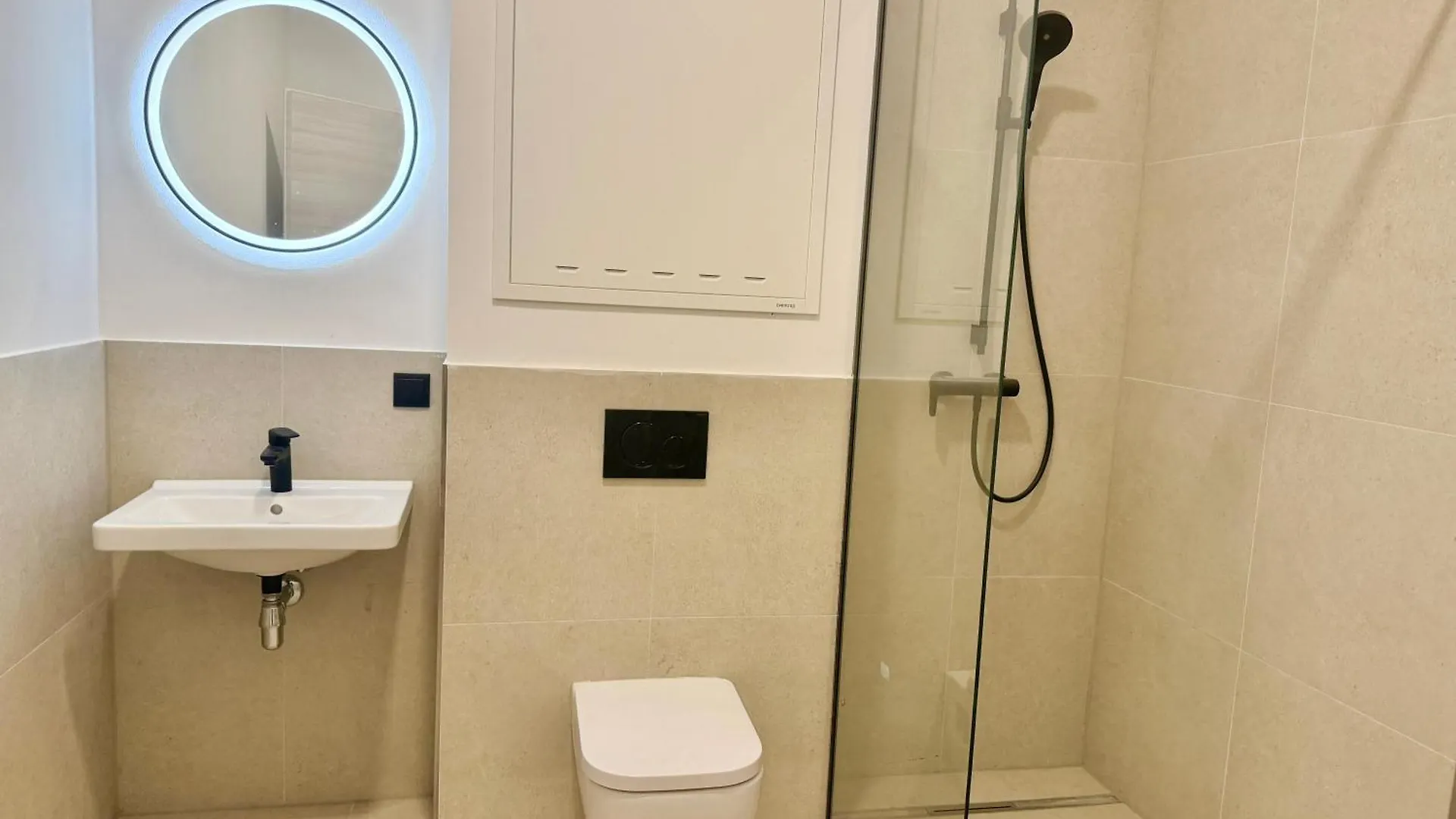 Modern Studio Apartment with Free Parking Viena Austria