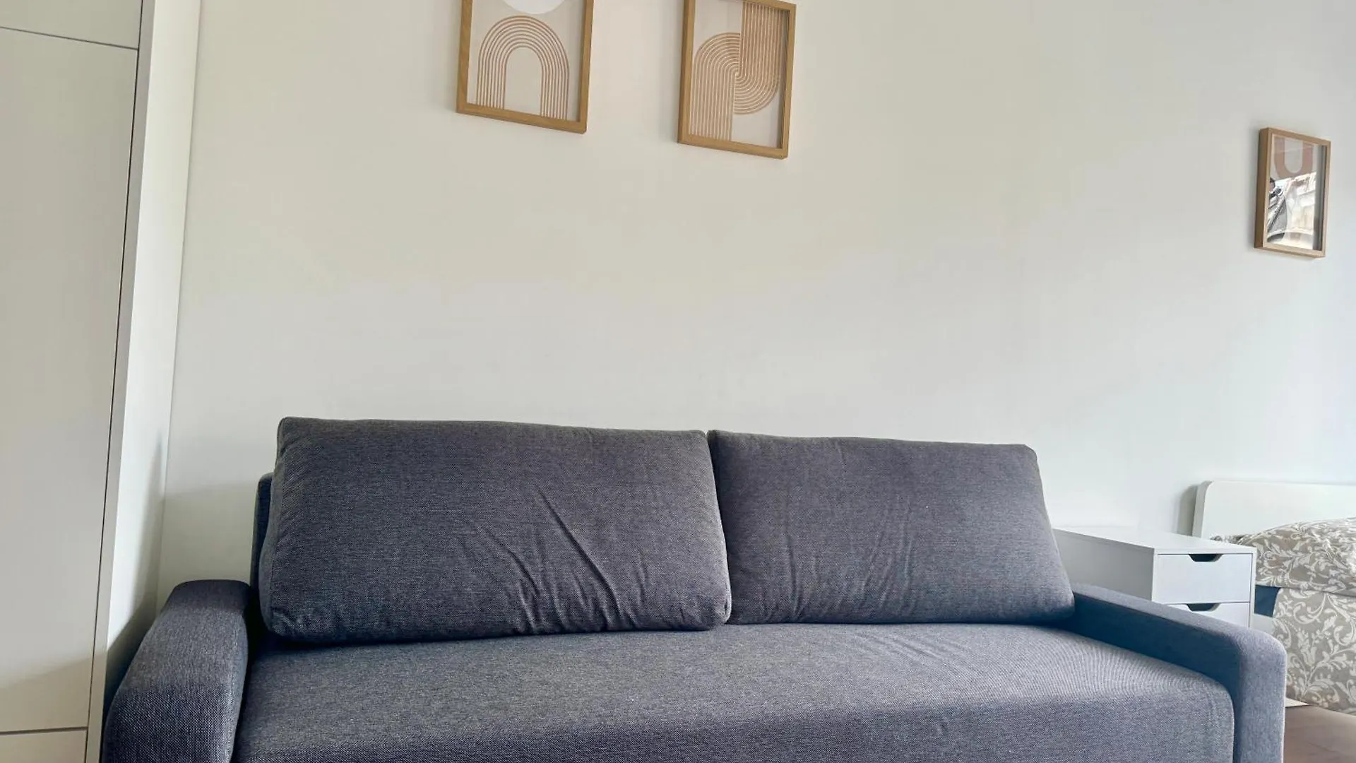 Modern Studio Apartment with Free Parking Viena 0*,
