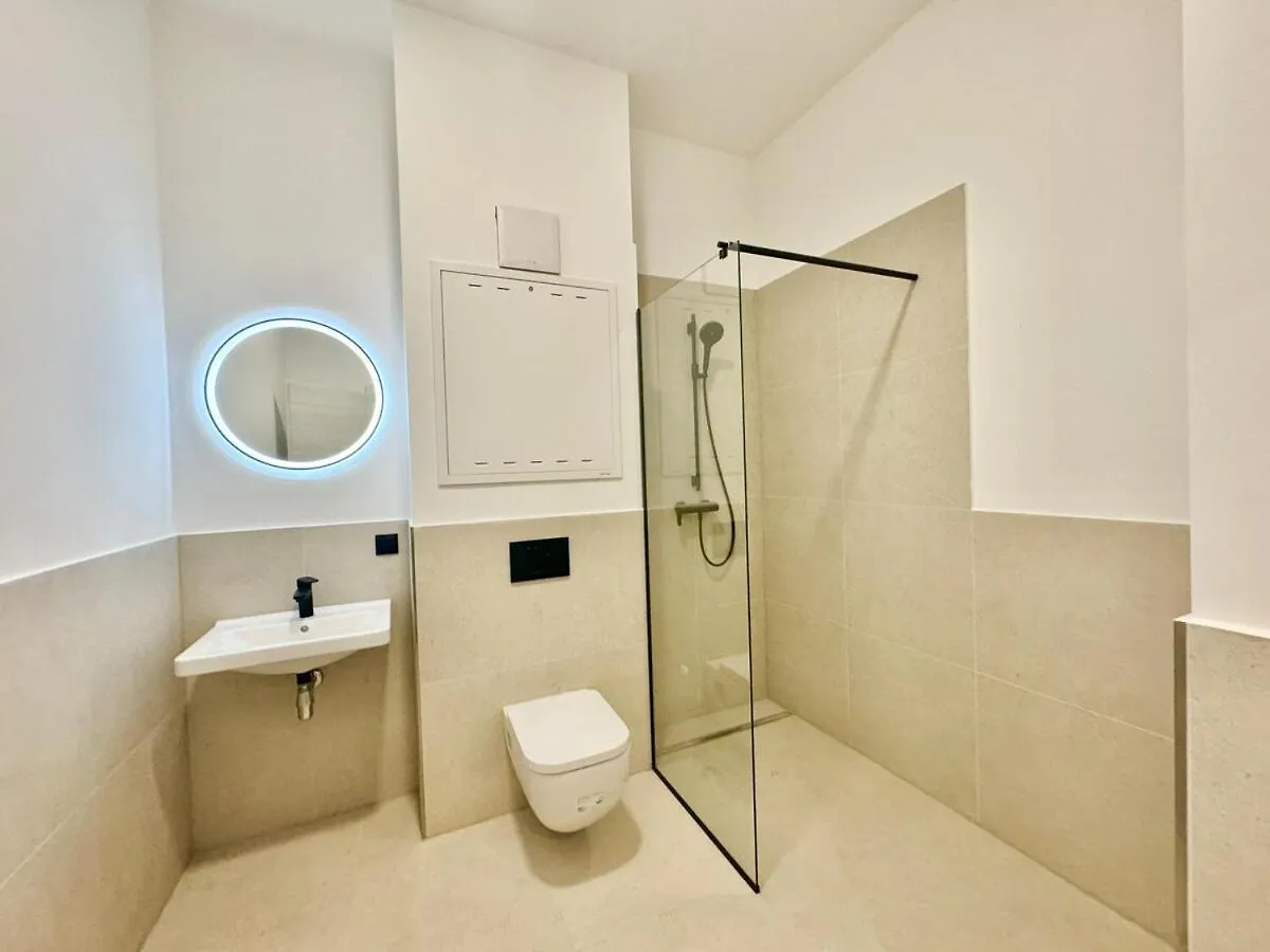 Modern Studio Apartment with Free Parking Viena